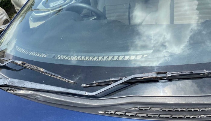 2018 Maruti Ciaz ZETA 1.4  MT PETROL, Petrol, Manual, 98,037 km, Front windshield - Wiper Blade Broken/Rusted