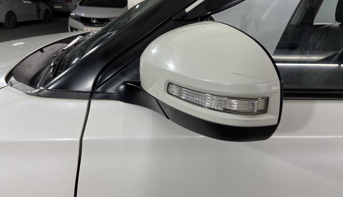 2020 Maruti Vitara Brezza ZXI PLUS AT SHVS, Petrol, Automatic, 32,698 km, Left rear-view mirror - Indicator light has minor damage