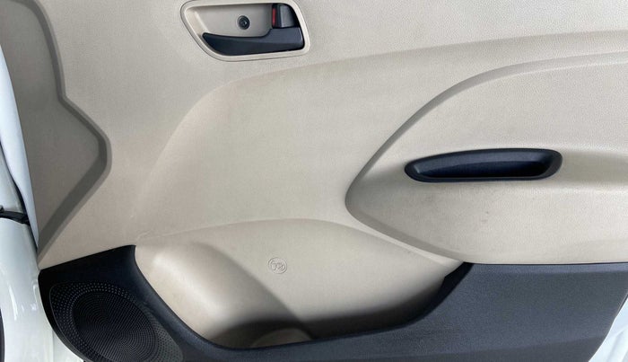 2019 Hyundai NEW SANTRO ERA EXECUTIVE, Petrol, Manual, 67,982 km, Driver Side Door Panels Control