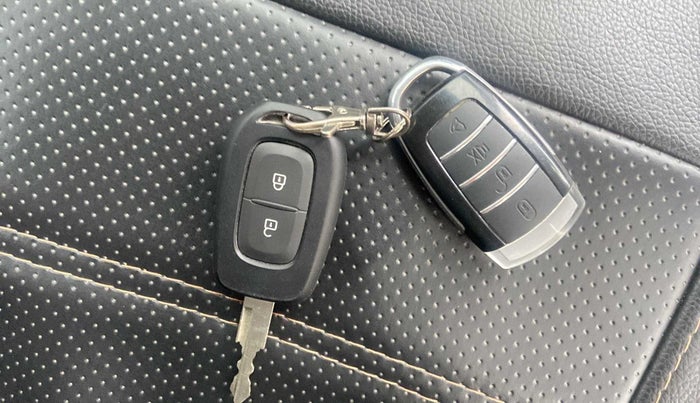 2019 Renault Kwid CLIMBER 1.0 AMT, Petrol, Automatic, 8,930 km, Key Close Up