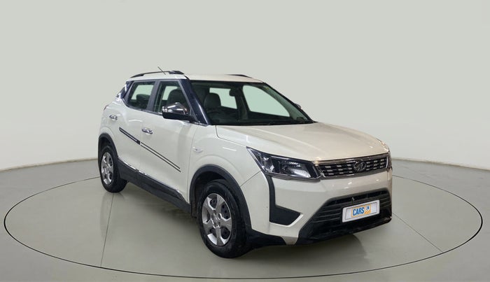 2020 Mahindra XUV300 W6 1.2 PETROL, Petrol, Manual, 29,125 km, Right Front Diagonal