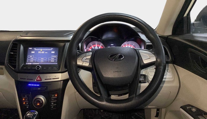 2020 Mahindra XUV300 W6 1.2 PETROL, Petrol, Manual, 29,125 km, Steering Wheel Close Up