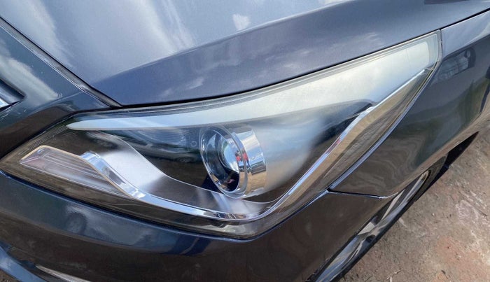 2016 Hyundai Verna 1.6 CRDI SX, Diesel, Manual, 32,007 km, Left headlight - Minor scratches