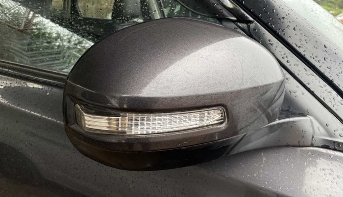 2016 Maruti Vitara Brezza ZDI PLUS, Diesel, Manual, 73,566 km, Right rear-view mirror - Indicator light has minor damage