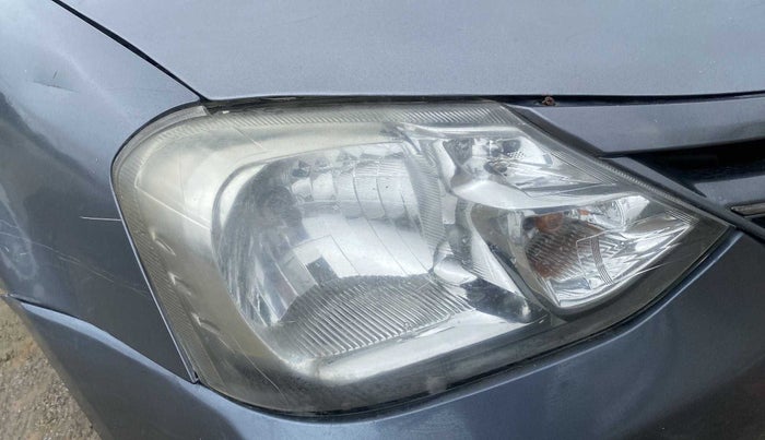 2013 Toyota Etios G, Petrol, Manual, 63,497 km, Right headlight - Faded
