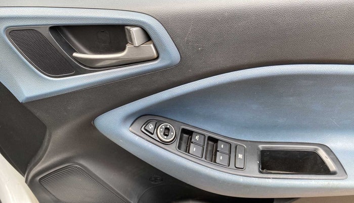 2016 Hyundai i20 Active 1.2 S, Petrol, Manual, 29,501 km, Driver Side Door Panels Control