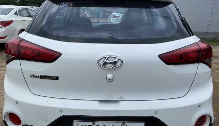 2016 Hyundai i20 Active 1.2 S, Petrol, Manual, 29,501 km, Dicky (Boot door) - Slightly rusted