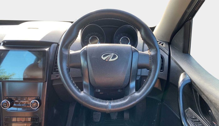 2018 Mahindra XUV500 W5, Diesel, Manual, 96,910 km, Steering Wheel Close Up