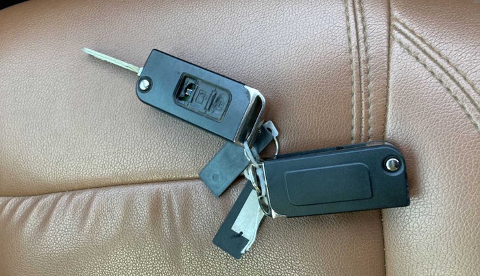 2018 Mahindra XUV500 W5, Diesel, Manual, 96,878 km, Lock system - Remote key not functional