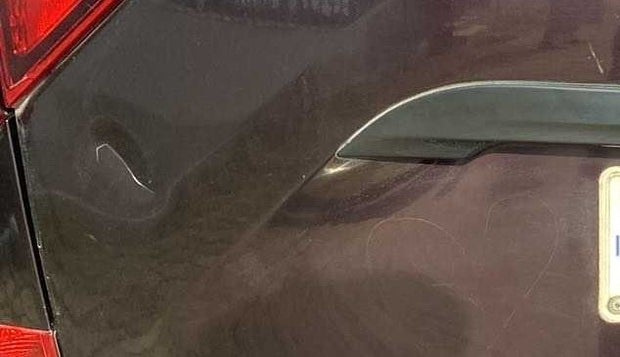 2018 Mahindra XUV500 W5, Diesel, Manual, 96,910 km, Dicky (Boot door) - Slightly dented