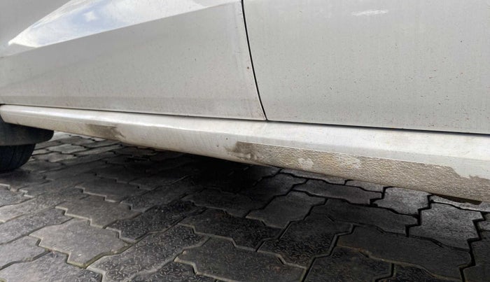 2011 Volkswagen Polo HIGHLINE1.2L, Petrol, Manual, 19,224 km, Left running board - Paint has minor damage