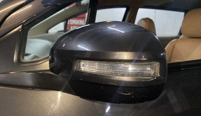 2016 Maruti Ertiga VDI SHVS, Diesel, Manual, 94,621 km, Left rear-view mirror - Indicator light has minor damage