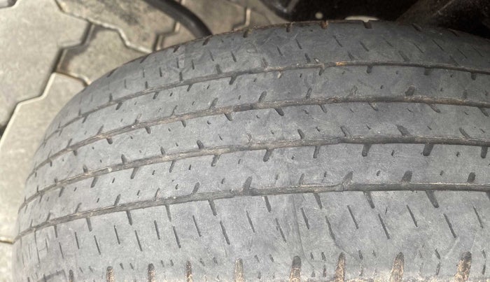 2010 Maruti Alto K10 LXI, Petrol, Manual, 86,618 km, Left front tyre - Major Bulge > 0.5 inch (End to end measurement)