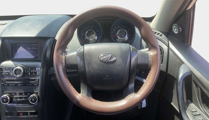 2021 Mahindra XUV500 W5, Diesel, Manual, 31,635 km, Steering Wheel Close Up