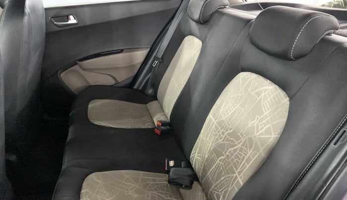 2016 Hyundai Grand i10 ASTA (O) 1.2 KAPPA VTVT, Petrol, Manual, 16,503 km, Second-row right seat - Cover slightly stained