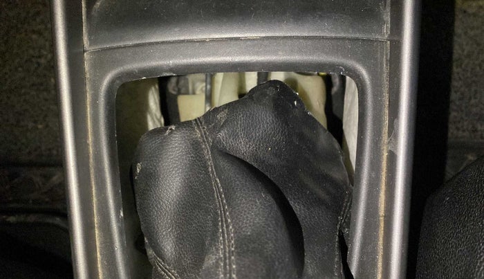 2020 Maruti Baleno ZETA PETROL 1.2, Petrol, Manual, 55,228 km, Gear lever - Boot cover slightly torn