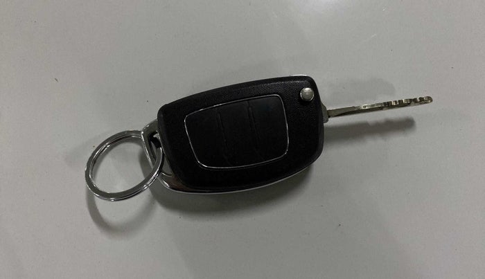 2015 Hyundai Xcent S 1.2, Petrol, Manual, 1,11,546 km, Key Close Up