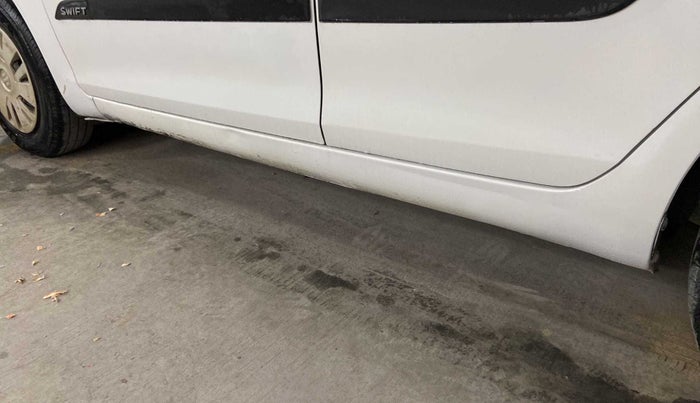 2013 Maruti Swift VXI, Petrol, Manual, 88,991 km, Left running board - Minor scratches