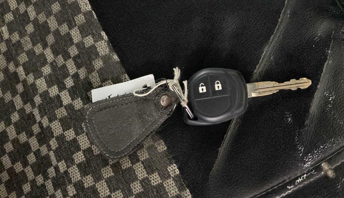 2013 Maruti Swift VXI, Petrol, Manual, 88,991 km, Lock system - Remote key minor damage