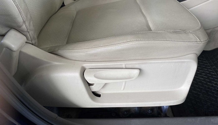 2013 Volkswagen Vento HIGHLINE 1.6 MPI, Petrol, Manual, 52,734 km, Driver Side Adjustment Panel