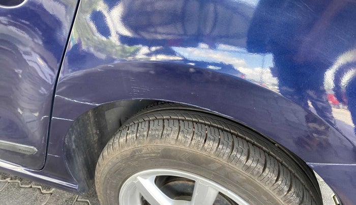 2013 Volkswagen Vento HIGHLINE 1.6 MPI, Petrol, Manual, 52,734 km, Left quarter panel - Minor scratches