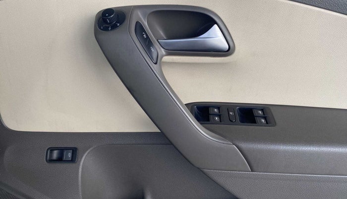 2013 Volkswagen Vento HIGHLINE 1.6 MPI, Petrol, Manual, 52,734 km, Driver Side Door Panels Control