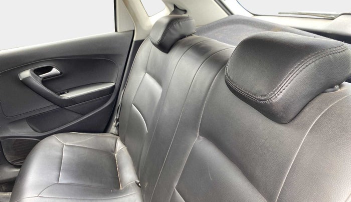 2015 Volkswagen Polo COMFORTLINE 1.2L, Petrol, Manual, 1,00,071 km, Right Side Rear Door Cabin