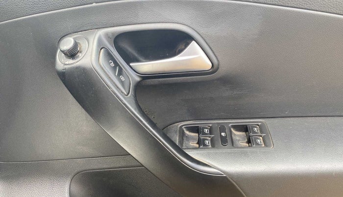 2015 Volkswagen Polo COMFORTLINE 1.2L, Petrol, Manual, 1,00,071 km, Driver Side Door Panels Control