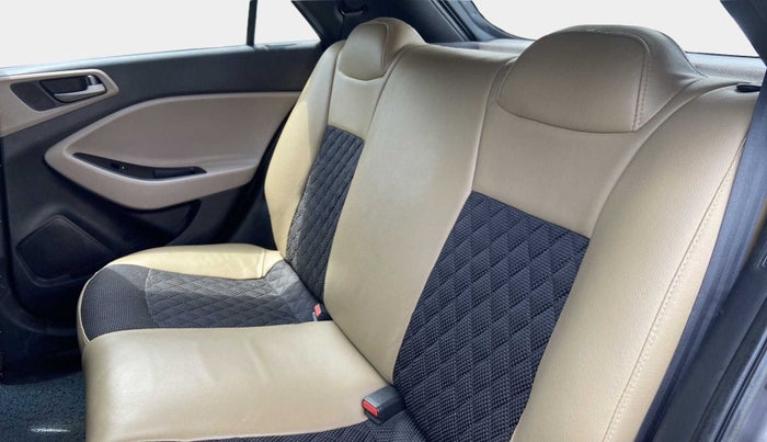 2016 Hyundai Elite i20 SPORTZ 1.2, Petrol, Manual, 79,614 km, Right Side Rear Door Cabin