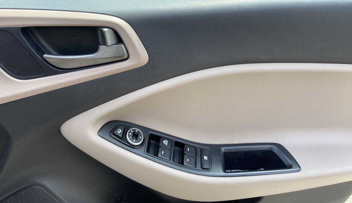 2016 Hyundai Elite i20 SPORTZ 1.2, Petrol, Manual, 79,614 km, Driver Side Door Panels Control