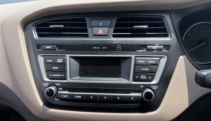 2016 Hyundai Elite i20 SPORTZ 1.2, Petrol, Manual, 79,614 km, Infotainment system - Dispalyhas spot on screen