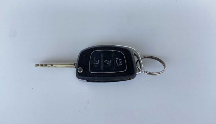 2014 Hyundai Xcent S 1.2, Petrol, Manual, 73,916 km, Key Close Up