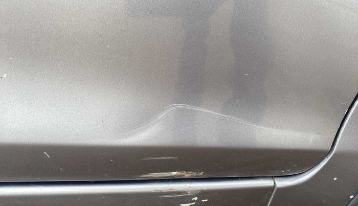 2014 Maruti Swift Dzire VDI, Diesel, Manual, 1,08,111 km, Driver-side door - Slightly dented