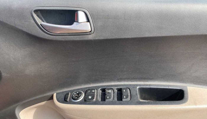 2015 Hyundai Grand i10 SPORTZ 1.2 KAPPA VTVT, Petrol, Manual, 53,972 km, Driver Side Door Panels Control