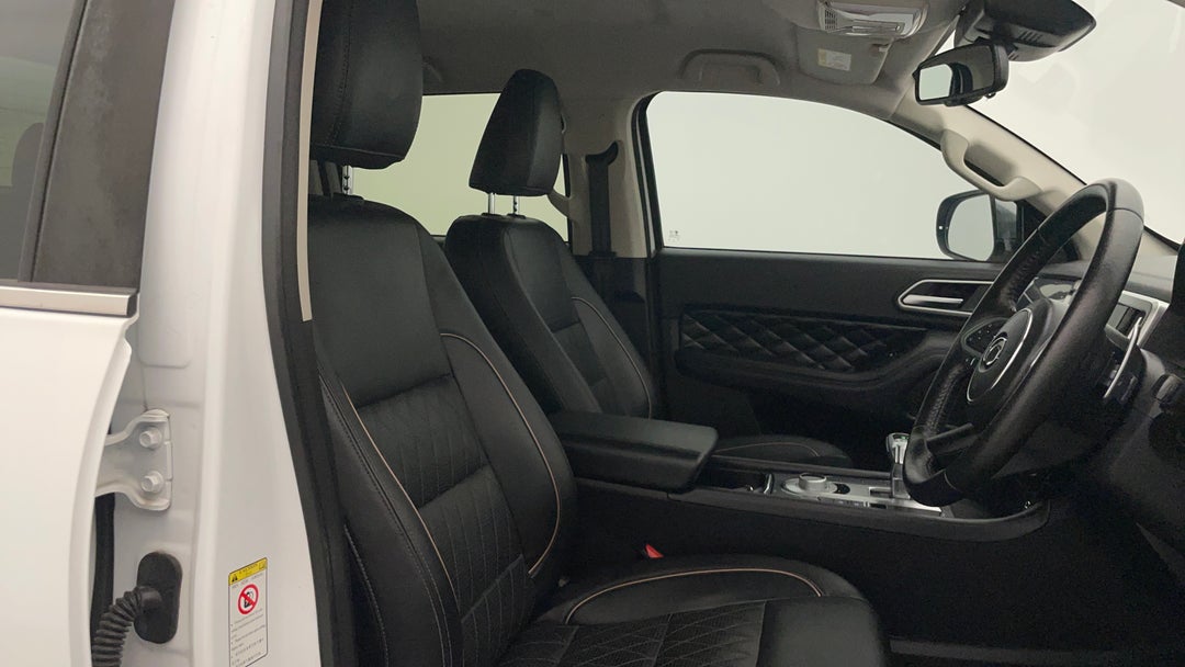 2022 GWM Ute Cannon-X (4x4), Automatic, 48582 km, Right Side Front Door Cabin View