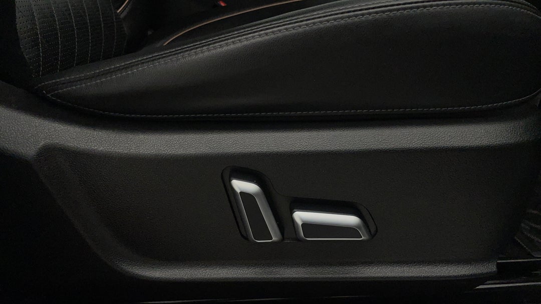 2022 GWM Ute Cannon-X (4x4), Automatic, 48582 km, Drivers Side Adjustment Panel