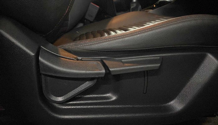 2020 KIA SONET GTX PLUS 1.0 IMT, Petrol, Manual, 48,383 km, Driver Side Adjustment Panel