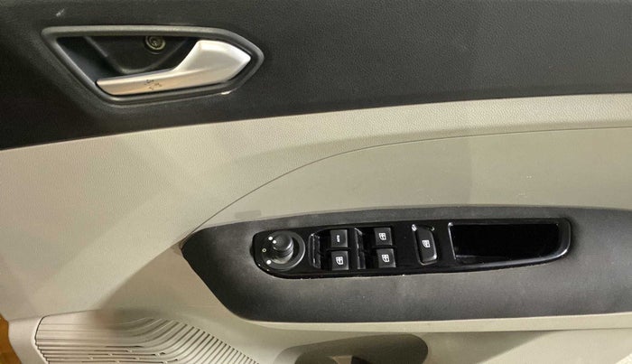 2019 Renault TRIBER RXZ, Petrol, Manual, 21,328 km, Driver Side Door Panels Control