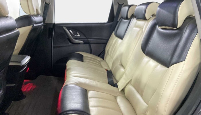 2019 Mahindra XUV500 W9 AT, Diesel, Automatic, 40,879 km, Right Side Rear Door Cabin