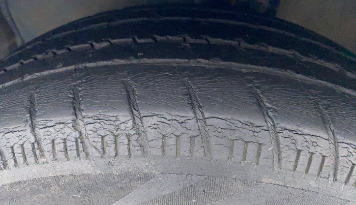 2015 Maruti Celerio VXI, Petrol, Manual, 33,610 km, Left Front Tyre Tread