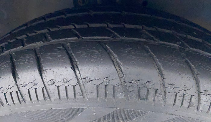 2015 Maruti Celerio VXI, Petrol, Manual, 33,610 km, Right Front Tyre Tread