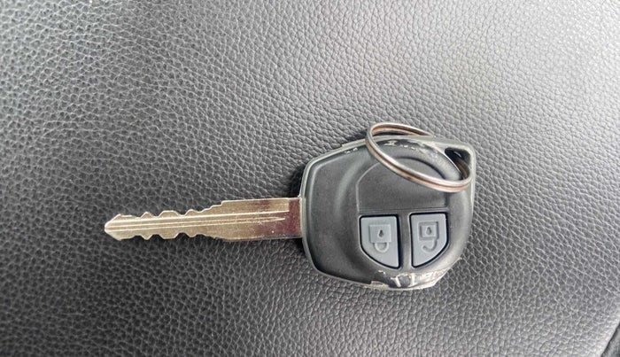2015 Maruti Swift VXI, Petrol, Manual, 35,647 km, Key Close Up