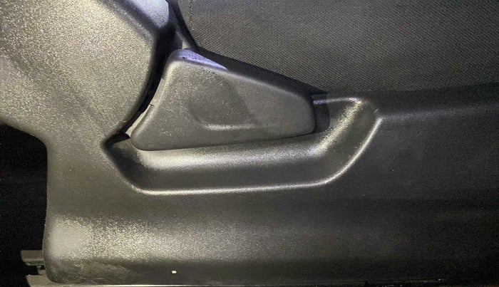 2017 Datsun Redi Go T(O) 1.0, Petrol, Manual, 27,286 km, Driver Side Adjustment Panel