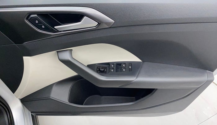 2022 Volkswagen TAIGUN TOPLINE 1.0 TSI AT, Petrol, Automatic, 5,909 km, Driver Side Door Panels Control