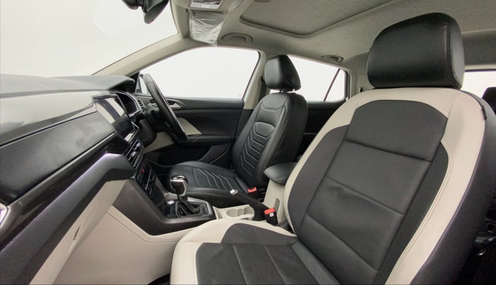 2022 Volkswagen TAIGUN TOPLINE 1.0 TSI AT, Petrol, Automatic, 5,909 km, Right Side Front Door Cabin