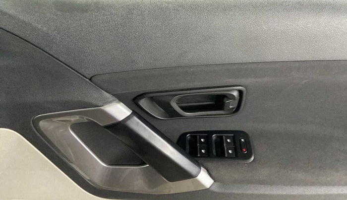 2022 Tata Safari XMA, Diesel, Automatic, 20,858 km, Driver Side Door Panels Control