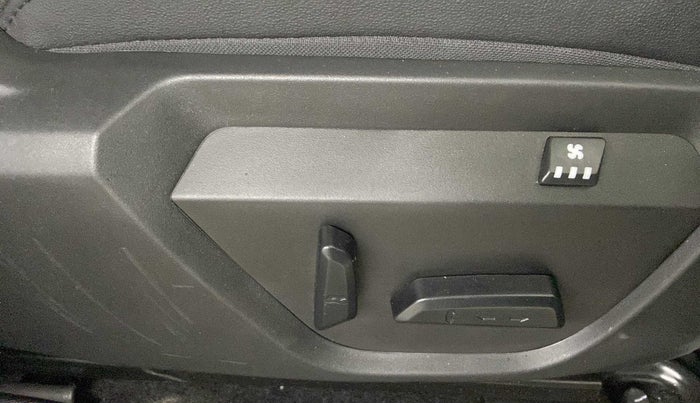 2022 Tata Harrier XZA PLUS 2.0L KAZIRANGA, Diesel, Automatic, 976 km, Driver Side Adjustment Panel