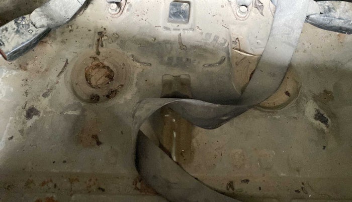 2014 Maruti Wagon R Stingray VXI, Petrol, Manual, 64,075 km, Boot floor - Slight discoloration