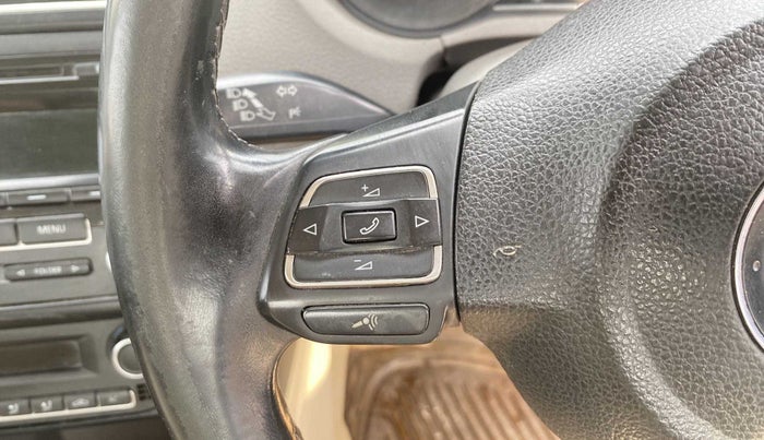 2013 Volkswagen Vento HIGHLINE DIESEL 1.6, Diesel, Manual, 83,708 km, Steering wheel - Sound system control not functional
