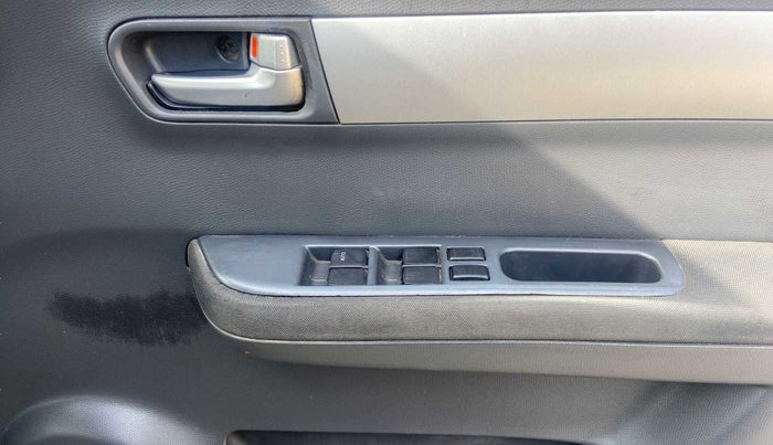 2010 Maruti Swift VXI, Petrol, Manual, 1,29,145 km, Driver Side Door Panels Control
